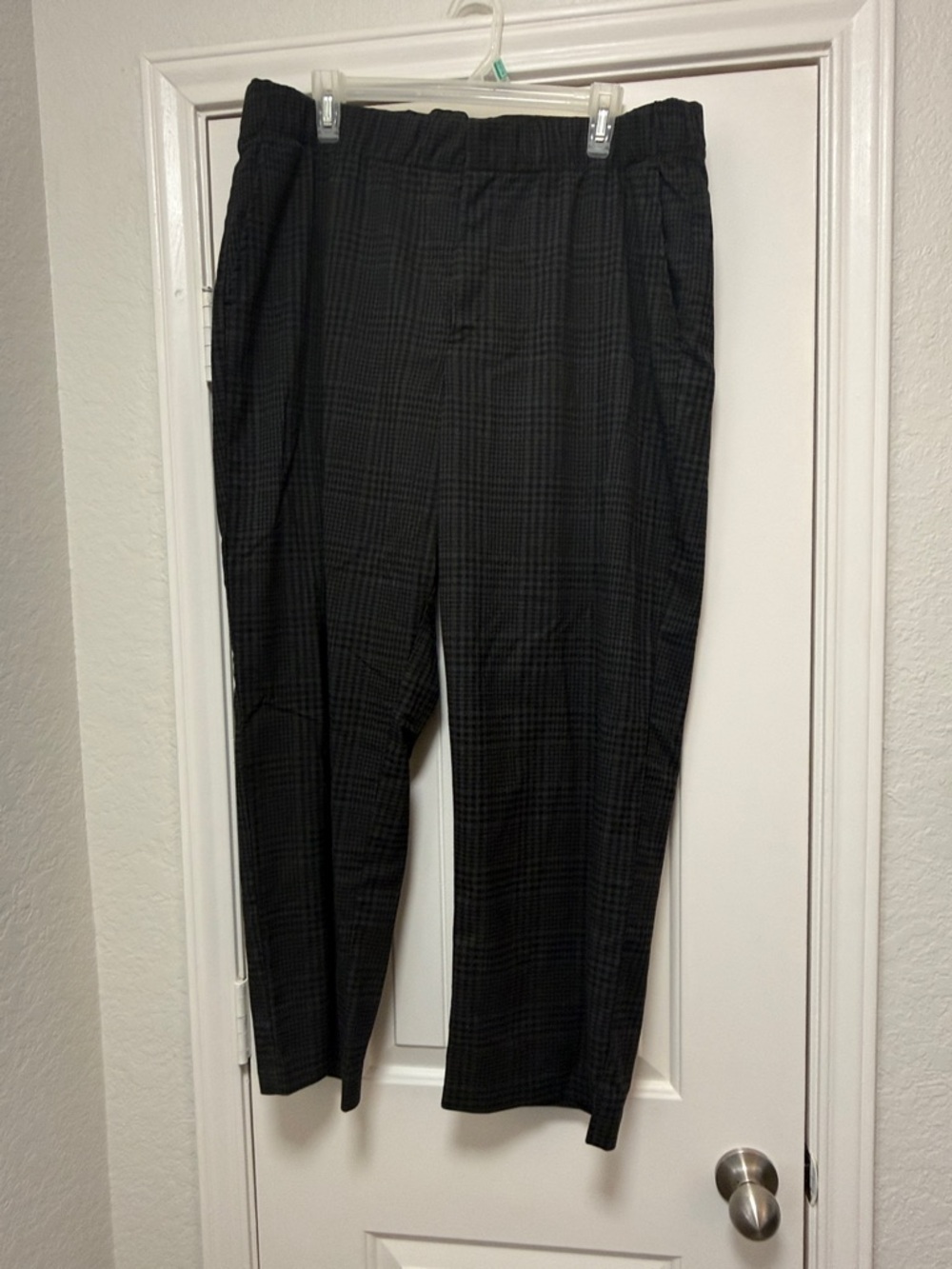 Women's Black Plaid Elastic-Waist Dress Pants